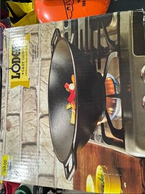 Lodge Black Cast Iron Wok - Black